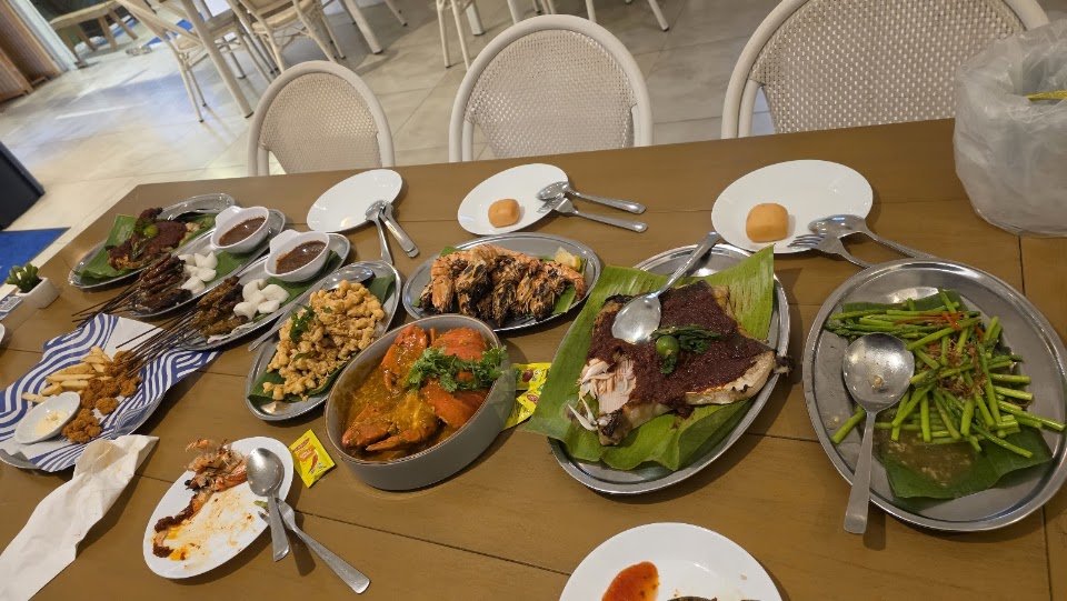 The Embun SG | Live Seafood • Ikan Bakar • Fresh Seafood (HALAL)