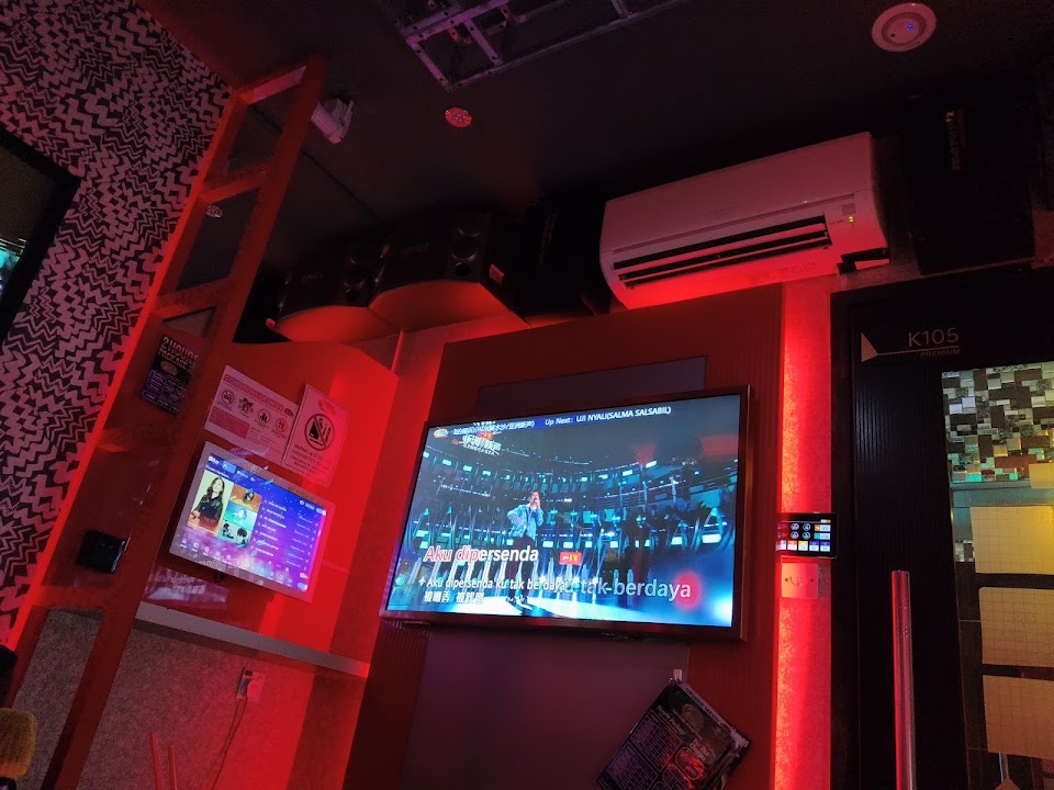 Cash Studio Family Karaoke