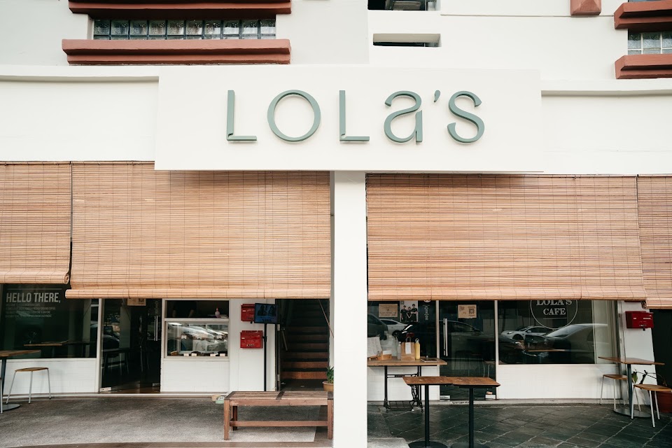 Lola's Cafe