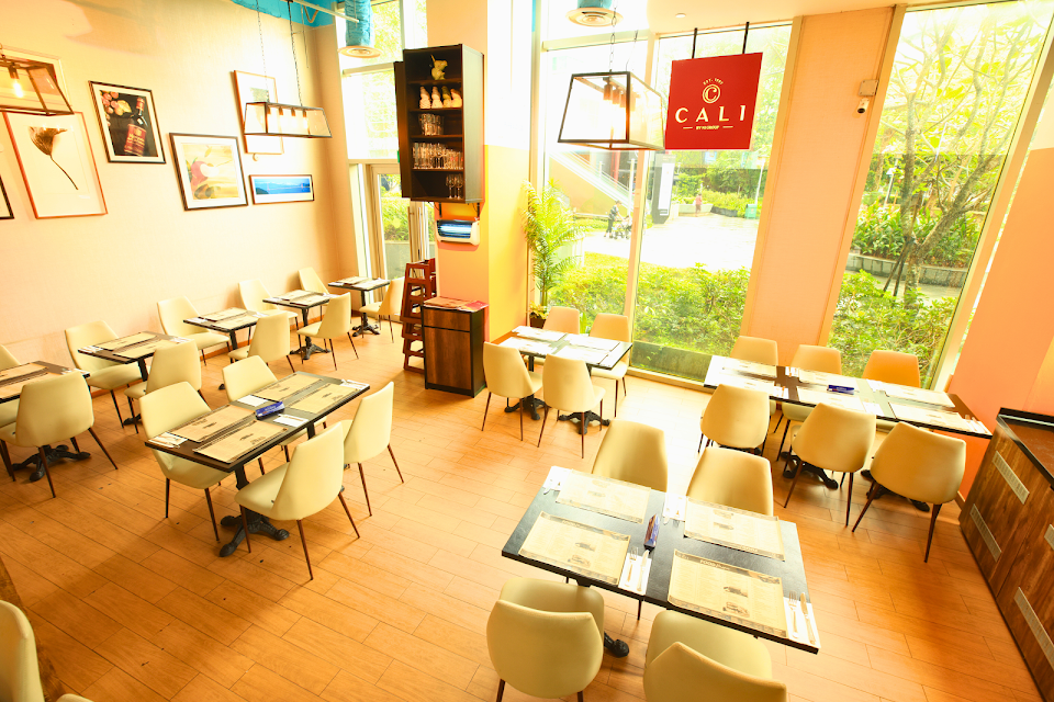 CALI Rochester Park – Pet-Friendly Restaurant & Bar